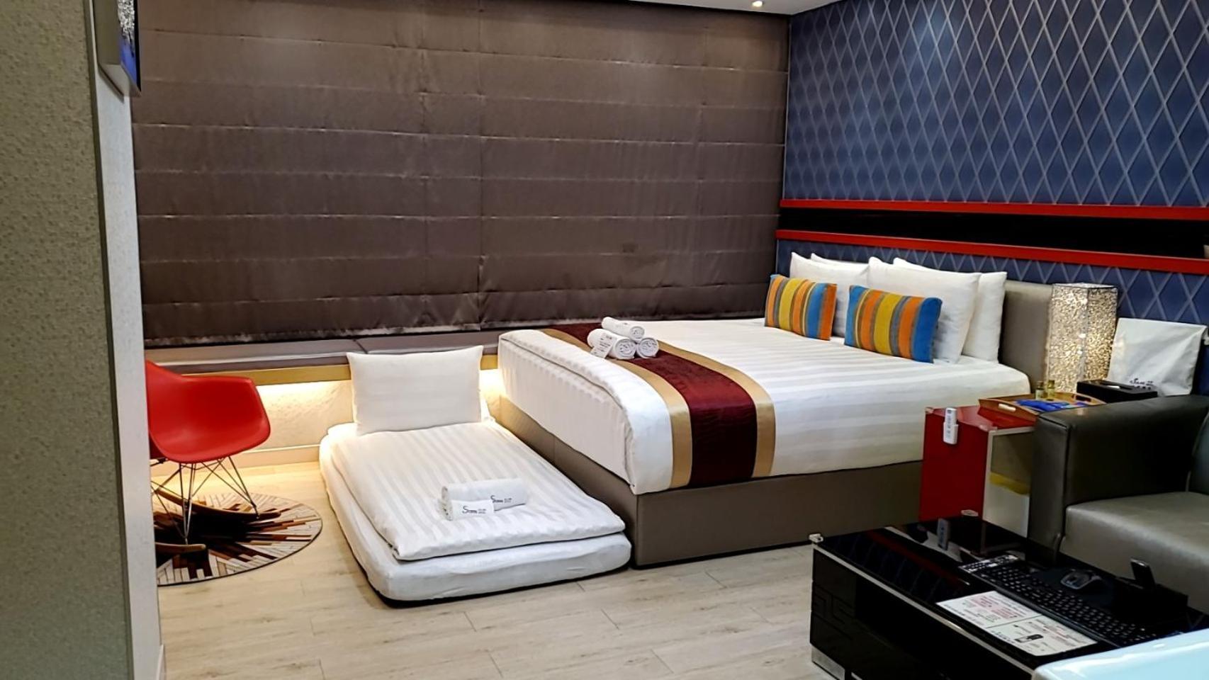 Апартаменты Kaohsiung 85 Building Sam'S House Номер фото